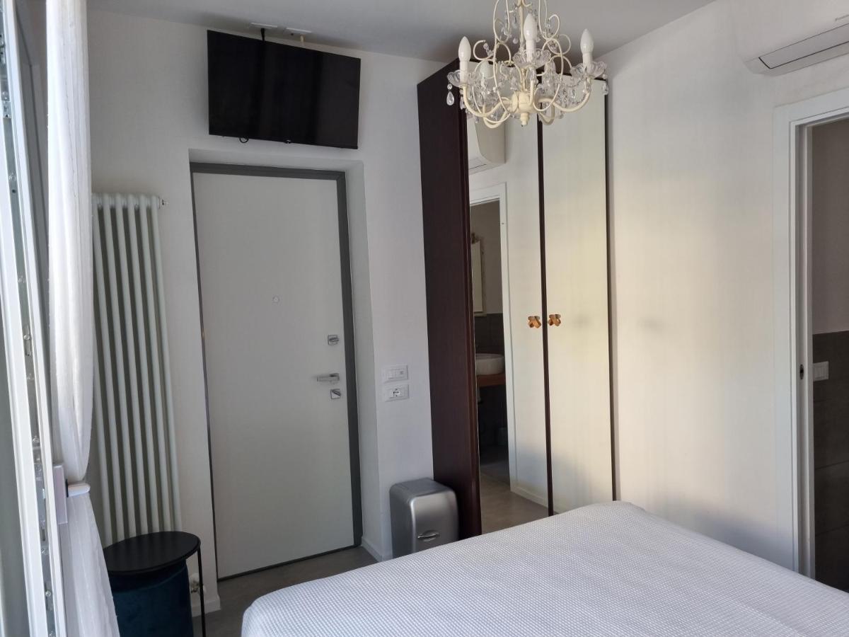 מלון קאטוליקה Residenza Azzurra מראה חיצוני תמונה
